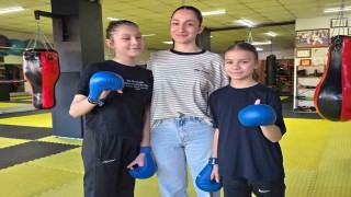 Milli sporcu Kızılaslan, minik karatecilerle bir araya geldi