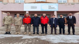 Minik Eller Üşümesin diye yola çıktılar