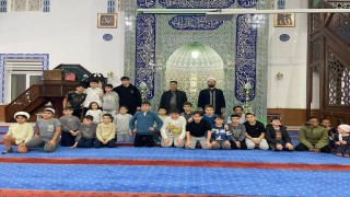 Minik kalpler camide buluştu: Tepebaşında maneviyat ve oyun bir arada