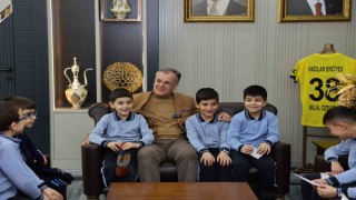 Minik öğrencilerden Başkan Özdoğana ziyaret