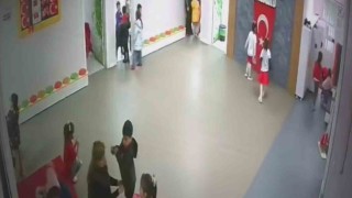 Minik öğrencilerin bayrak hassasiyeti duygulandırdı