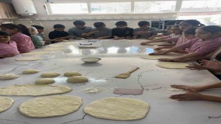 Miniklerin pişirdikleri sıcacık pideler kalpleri de ısıttı