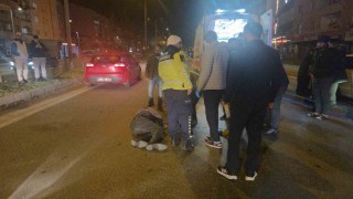 Motosiklet yayaya çarptı: 2 yaralı
