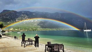 Muğla Akbük Koyunda oluşan Gökkuşağı mest etti