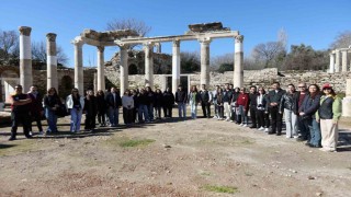 Muğla Büyükşehirden gençlere antik kent gezisi