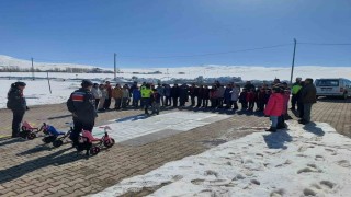 Muşta öğrencilere jandarmadan trafik ve güvenlik eğitimi