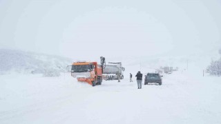 Mutki ve Kulp kara yolları kar ve tipi nedeniyle ulaşıma kapatıldı