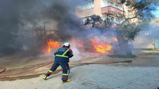 Nazillide feci yangın: İki otomobil saniyeler içerisinde kül oldu