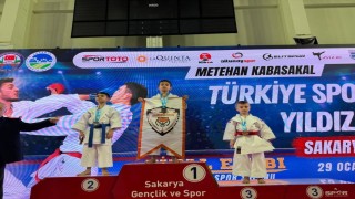 Nazillili minik karateci Türkiye şampiyonu oldu