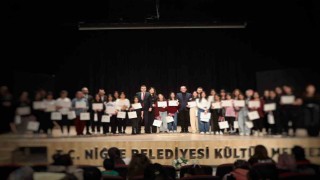 Niğdede çocuklardan anlamlı tiyatro gösterisi
