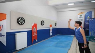 Öğrenciler dart turnuvasında kıyasıya mücadele etti