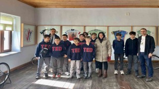Öğrenciler Ertan Ayçetin bisikletevinde Mysia yollarını tanıdı