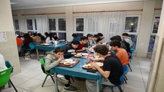 Öğrenciler iftar sofrasında bir araya geldi