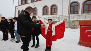 Okullarda bayrak coşkusu