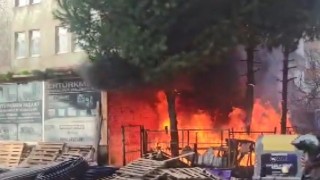 Orduda iş yeri deposunda yangın