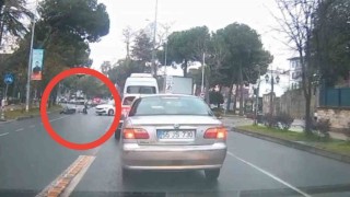 Orduda otomobil ile çarpışan motosikletli yaralandı: Kaza anı araç kamerasına yansıdı