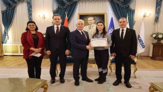 Örnek güvenlik görevlisine Başkan Bozbeyden tebrik