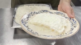 Osmanlı mutfağının hafif tatlısı Güllaç Ramazan sofralarını süslüyor