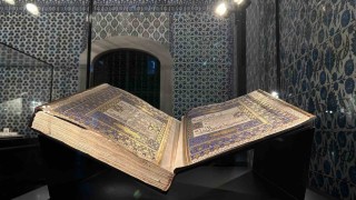 Osmanlının en büyük mushafı Ramazan ayına özel ilk kez Topkapı Sarayında sergide