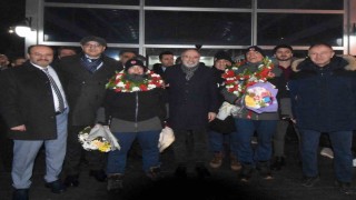 Otizmli İkiz Milli Kayakçılara Erzurumda coşkulu karşılama
