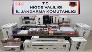 Otobüsteki yolcuların valizinde gümrük kaçağı ürünler ele geçirildi