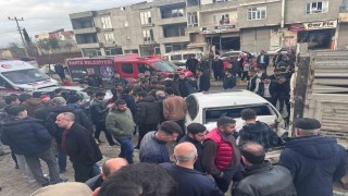 Otomobil park halindeki araçlara çarptı: 1i ağır 3 yaralı