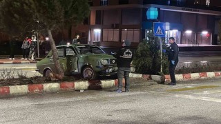 Otomobil yayalara çarptı: 3 yaralı
