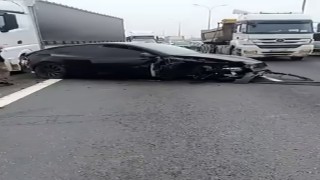 Otopilottaki Tesla karşı şeride daldı: O anlar kamerada