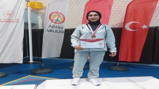 Özalplı öğrenci bilek güreşinde Türkiye üçüncüsü oldu