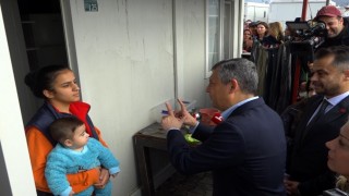 Özgür Özel Osmaniyede depremzedelerle bir araya geldi