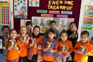 Özlem Yıldırım’dan Köy Çocuklarına Kitap Desteği