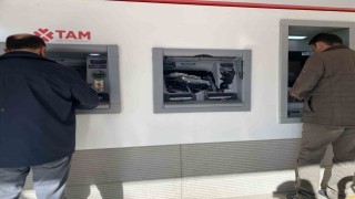 Para çekemediği ATMyi balyozla parçaladı