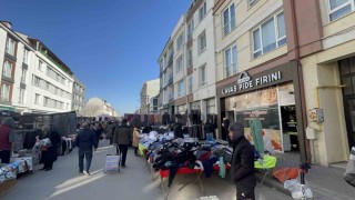 Pazar engelini aşamayan itfaiye, yangına ulaşmakta güçlük çekti
