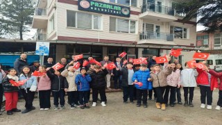 Pazarlarda Bayrağa saygı koşusu düzenlendi
