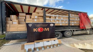 Polis 6 milyon 500 bin adet kaçak boş makaron ele geçirdi