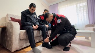 Polis sevdalısı engelli genç üniforma ile devriye görevine katıldı