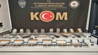 Polisten işyeri ve depoya kaçak makaron baskını