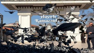 Ramazan ayının ilk cumasında Hacı Bayram Veli Camii doldu taştı