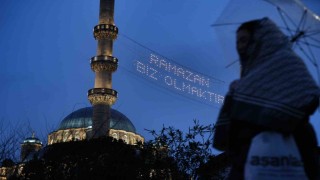 Ramazan ayının müjdecisi mahyalar yanmaya başladı