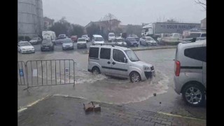 Sağanak yağış hayatı olumsuz etkiledi