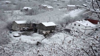 Sakaryanın yüksek kesimleri beyaz gelinliğini yeniden giydi