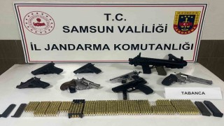 Samsunda cephanelik gibi ev: 8 tabanca ve 800 mermi ele geçirildi
