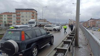 Samsunda cip bariyere çarptı, anne ve oğlu yaralandı
