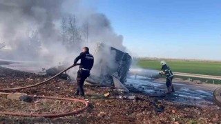Şanlıurfada devrilen yakıt yüklü tır alev topuna döndü: 1 yaralı
