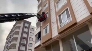 Şanlıurfada istinat duvarı çöktü: Binada mahsur kalanlar kurtarıldı