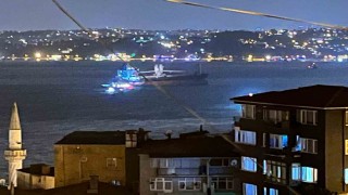 Sarıyer açıklarında kurtarılan gemi bu sefer İstanbul Boğazında fırtınada savruldu
