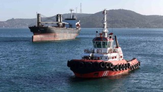 Sarıyer açıklarında kurtarıldıktan sonra İstanbul Boğazında savrulan gemi kurtarıldı
