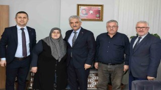 Şehit ailelerini yalnız bırakmıyor