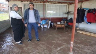 Sel sularının bastığı evi zarar gören kadın afet esnasında yaralandı