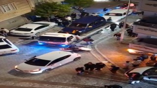Ses sistemli araç yükledikleri çakarlı çekiciyle trafiği felç eden magandalar kamerada